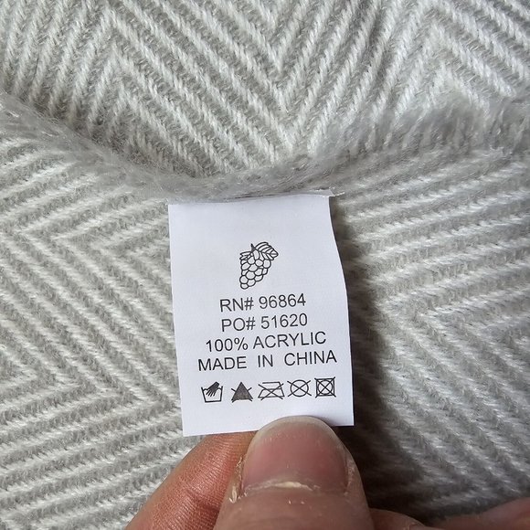 Throw Blanket Picnic Wine Vineyard Gray White Chevron Fringe Soft Acrylic 55x72 - Picture 6 of 9